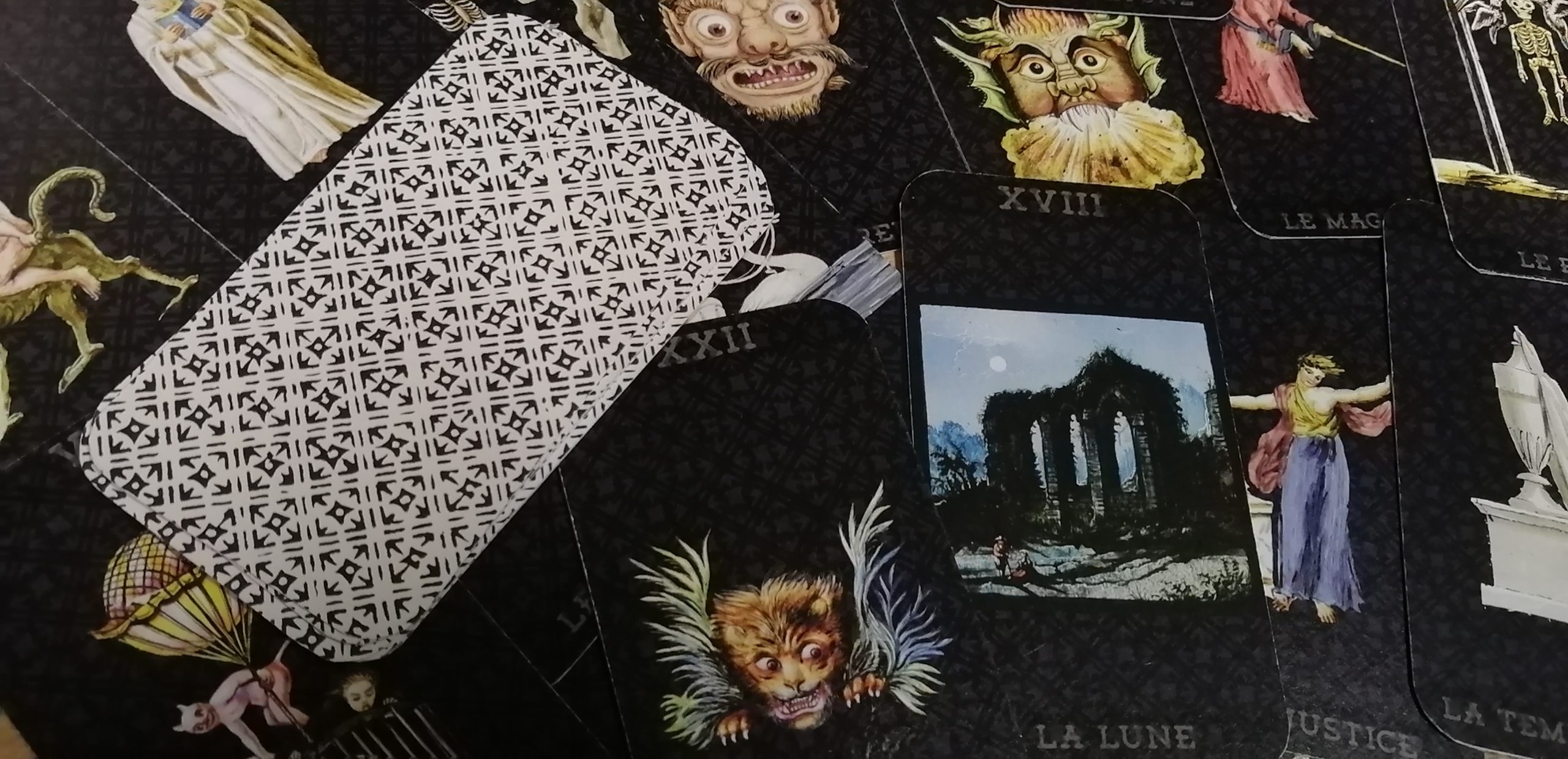 spectacle de fantasmagories avec jeu de tarot